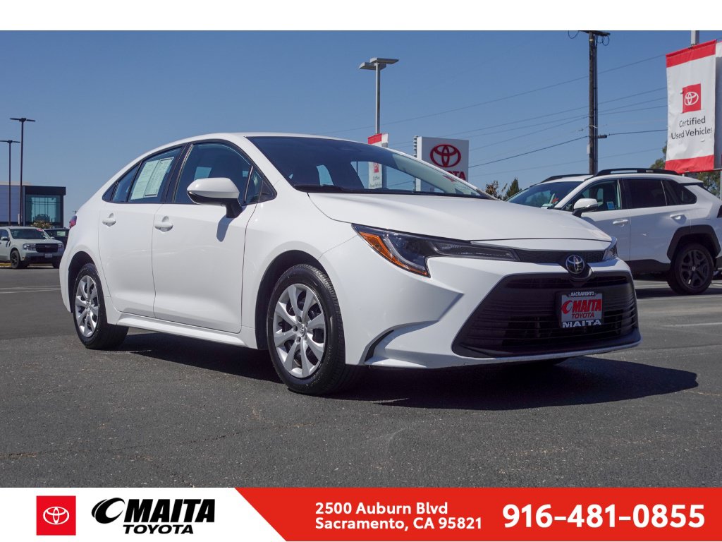 Certified 2025 Toyota Corolla LE FWD image 1