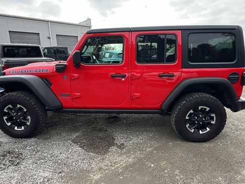 Used 2025 Jeep Wrangler Unlimited Rubicon 4xe image 11