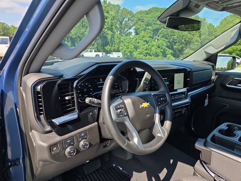 Used 2024 Chevrolet Silverado 1500 LT AWD/4WD image 10