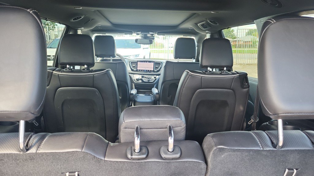 Used 2026 Chrysler Pacifica Limited FWD image 11