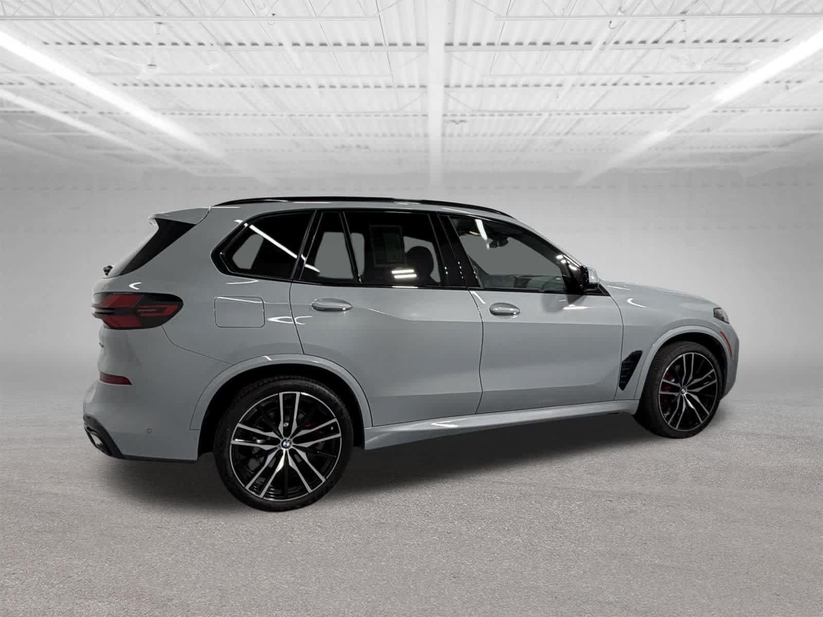 Used 2024 BMW X5 xDrive40i w/ M Sport Package AWD/4WD image 6