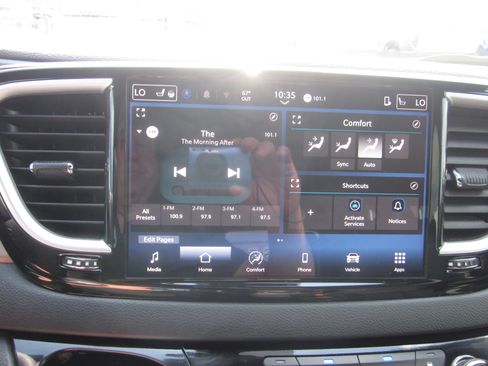 Used 2025 Chrysler Pacifica Select FWD image 17