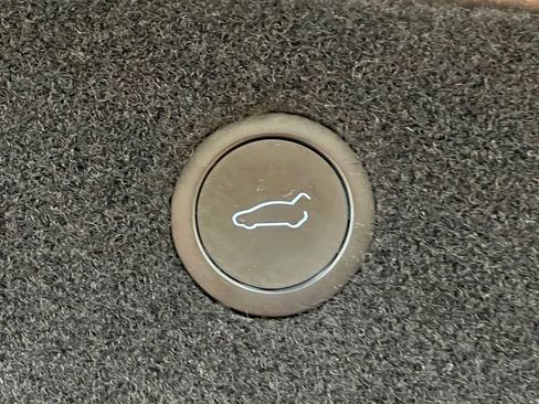 Used 2022 Tesla Model X image 24