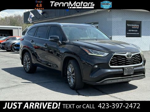 Used 2021 Toyota Highlander Platinum image 3