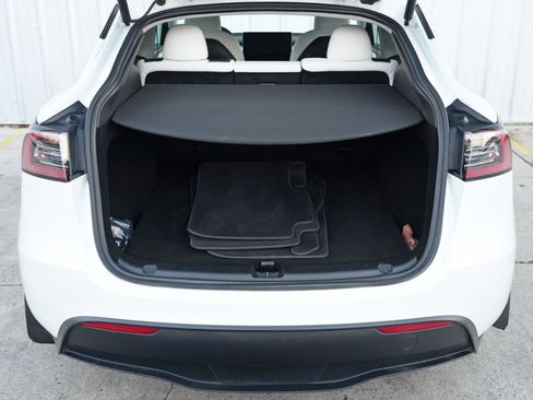 Used 2023 Tesla Model Y Performance image 10