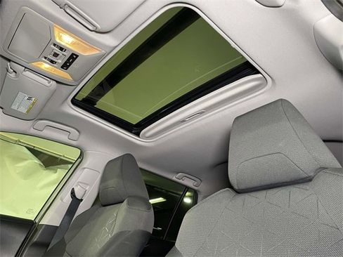 Used 2021 Toyota RAV4 XLE w/ Convenience Package image 17