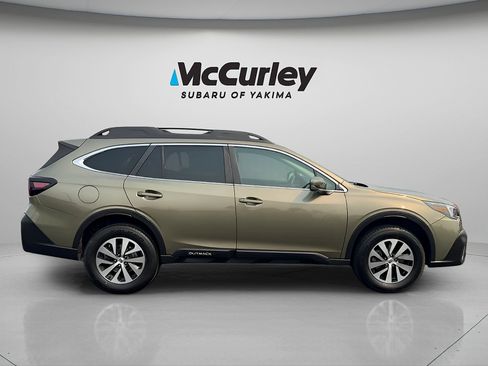 Used 2022 Subaru Outback Premium AWD/4WD image 7