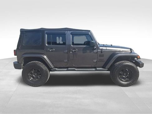 Used 2016 Jeep Wrangler Unlimited Sahara w/ Connectivity Group AWD/4WD image 14