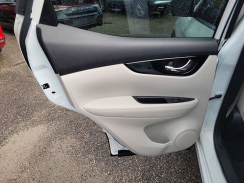 Used 2022 Nissan Rogue Sport SL image 31