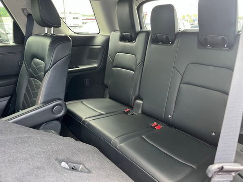 Used 2023 Nissan Pathfinder Platinum AWD/4WD image 30