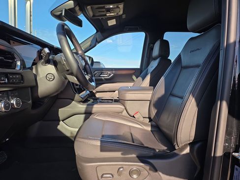 Used 2025 GMC Yukon Denali image 44