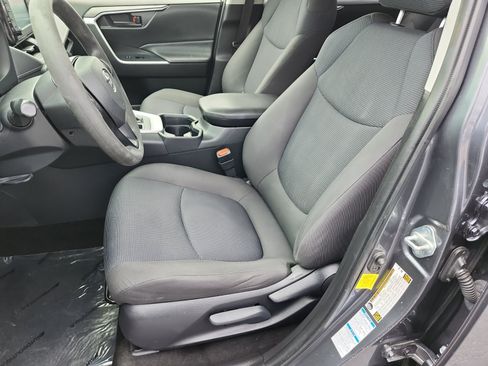 Used 2020 Toyota RAV4 LE w/ All Weather Liner Package AWD/4WD image 9