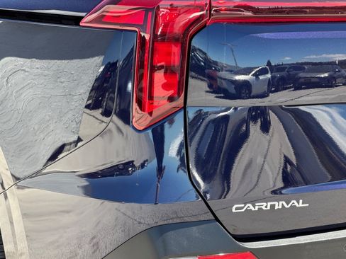 Used 2026 Kia Carnival FWD image 28