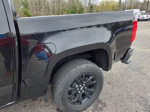 Used 2021 Chevrolet Colorado Z71 w/ Z71 Midnight Edition AWD/4WD image 38