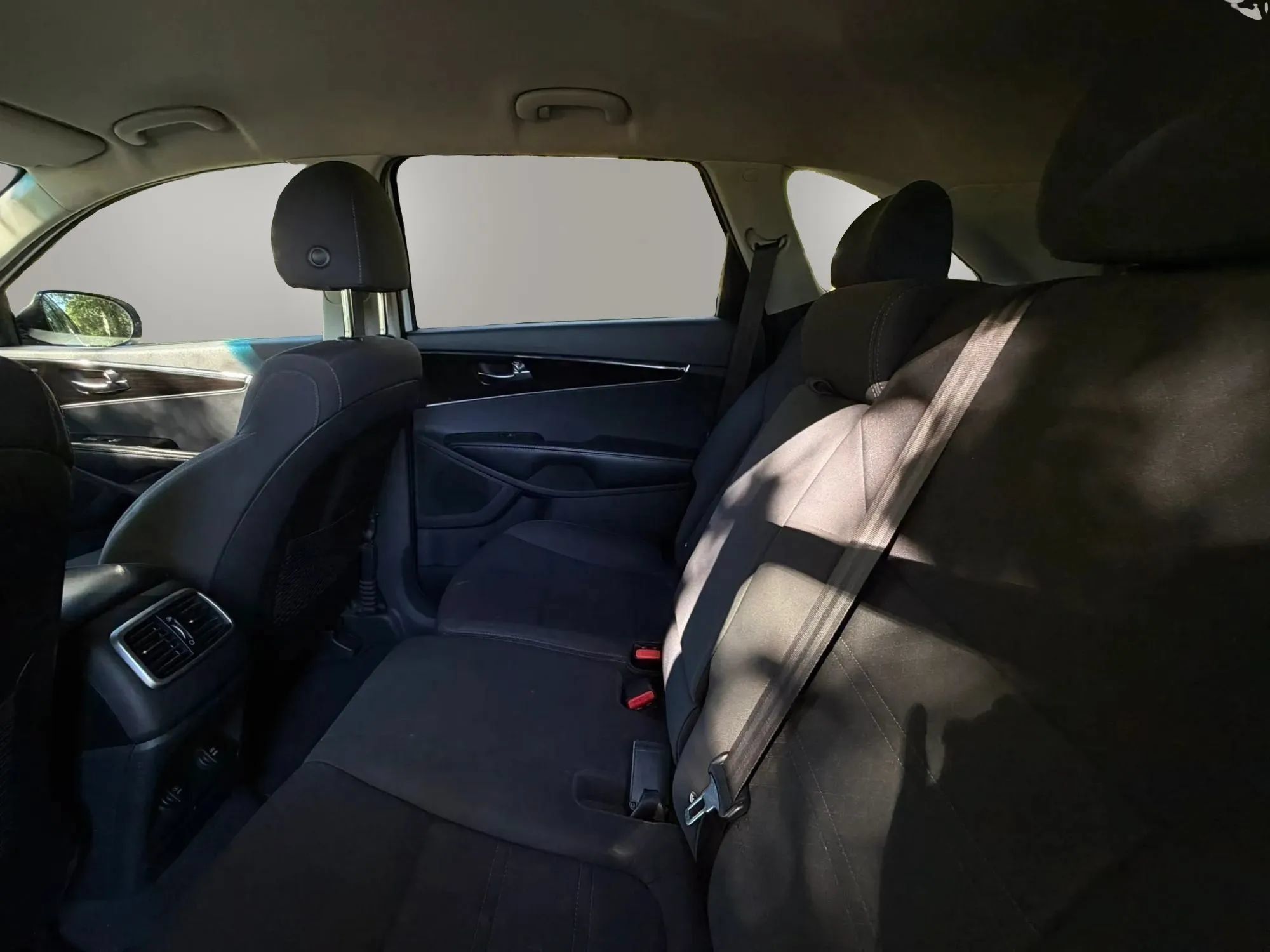 Used 2020 Kia Sorento FWD V6 image 15