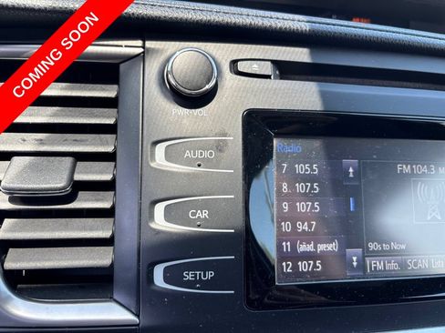 Used 2019 Toyota Highlander LE w/ Carpet Mat Package (TMS) FWD image 28