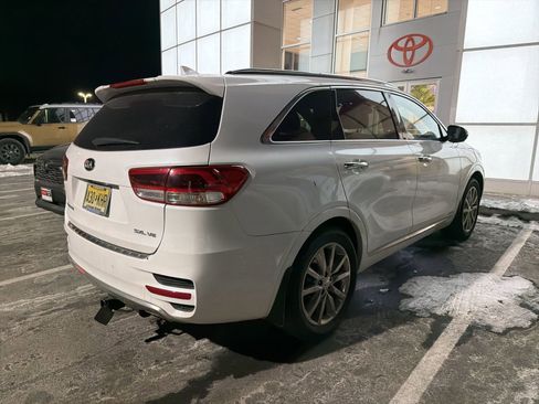 Used 2017 Kia Sorento SX image 3