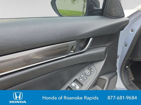 Used 2022 Honda Accord Sport image 11