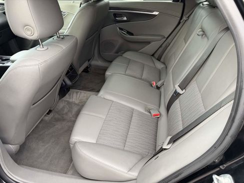 Used 2016 Chevrolet Impala LT w/ Convenience Package image 13