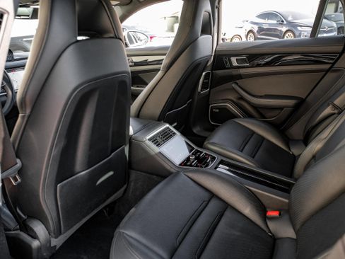 Used 2018 Porsche Panamera image 37