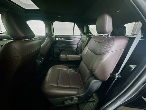 Used 2025 Ford Explorer Platinum w/ LUX Leather Package image 30