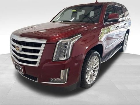 Used 2018 Cadillac Escalade Luxury image 2