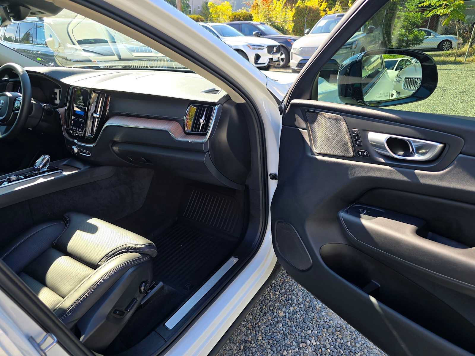 Used 2024 Volvo XC60 B5 Ultimate w/ Protection Package Premier AWD/4WD image 10