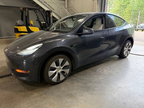 Used 2020 Tesla Model Y Long Range AWD/4WD image 3