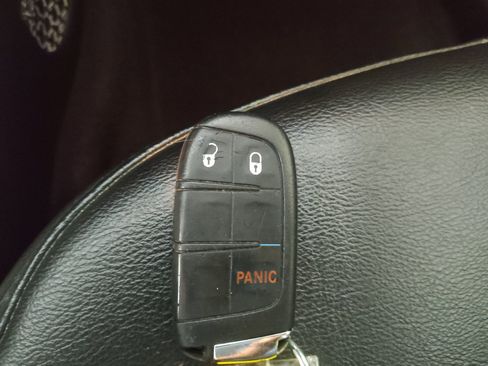 Used 2019 Jeep Compass Latitude FWD image 32