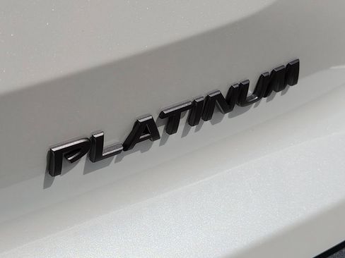 New 2026 Nissan Pathfinder Platinum FWD image 8