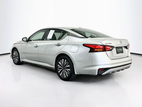 Used 2024 Nissan Altima 2.5 SV FWD image 5