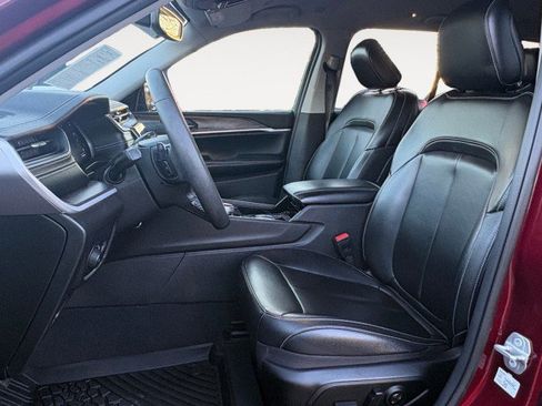 Used 2023 Jeep Grand Cherokee Limited w/ Black Appearance Package image 2