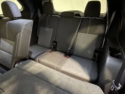 Used 2025 GMC Acadia Elevation image 23