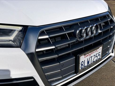 Used 2019 Audi Q5 2.0T Premium Plus w/ Premium Plus Package image 29