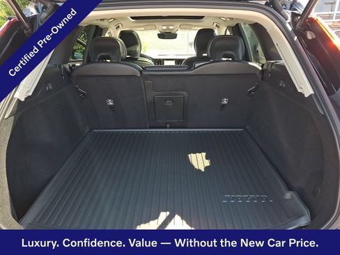 Certified 2024 Volvo XC60 B5 Plus w/ Protection Package Premier AWD/4WD image 29