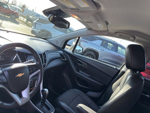 Certified 2022 Chevrolet Trax LT w/ LT Convenience Package image 25