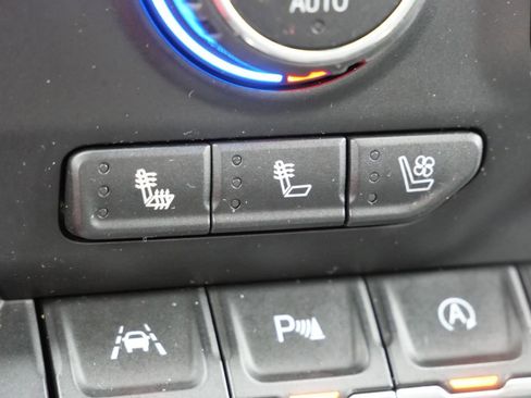 Used 2019 Chevrolet Silverado 1500 LTZ image 28