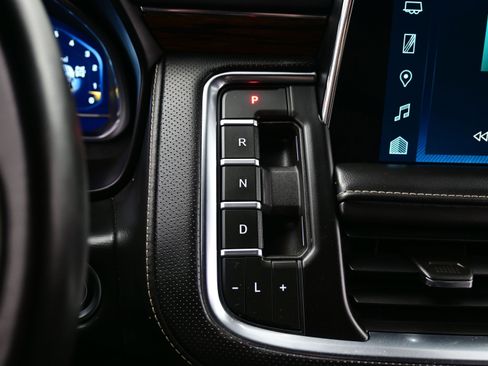 Used 2023 Chevrolet Suburban Premier image 23