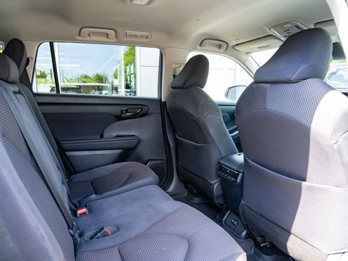 Used 2020 Toyota Highlander LE AWD/4WD image 26