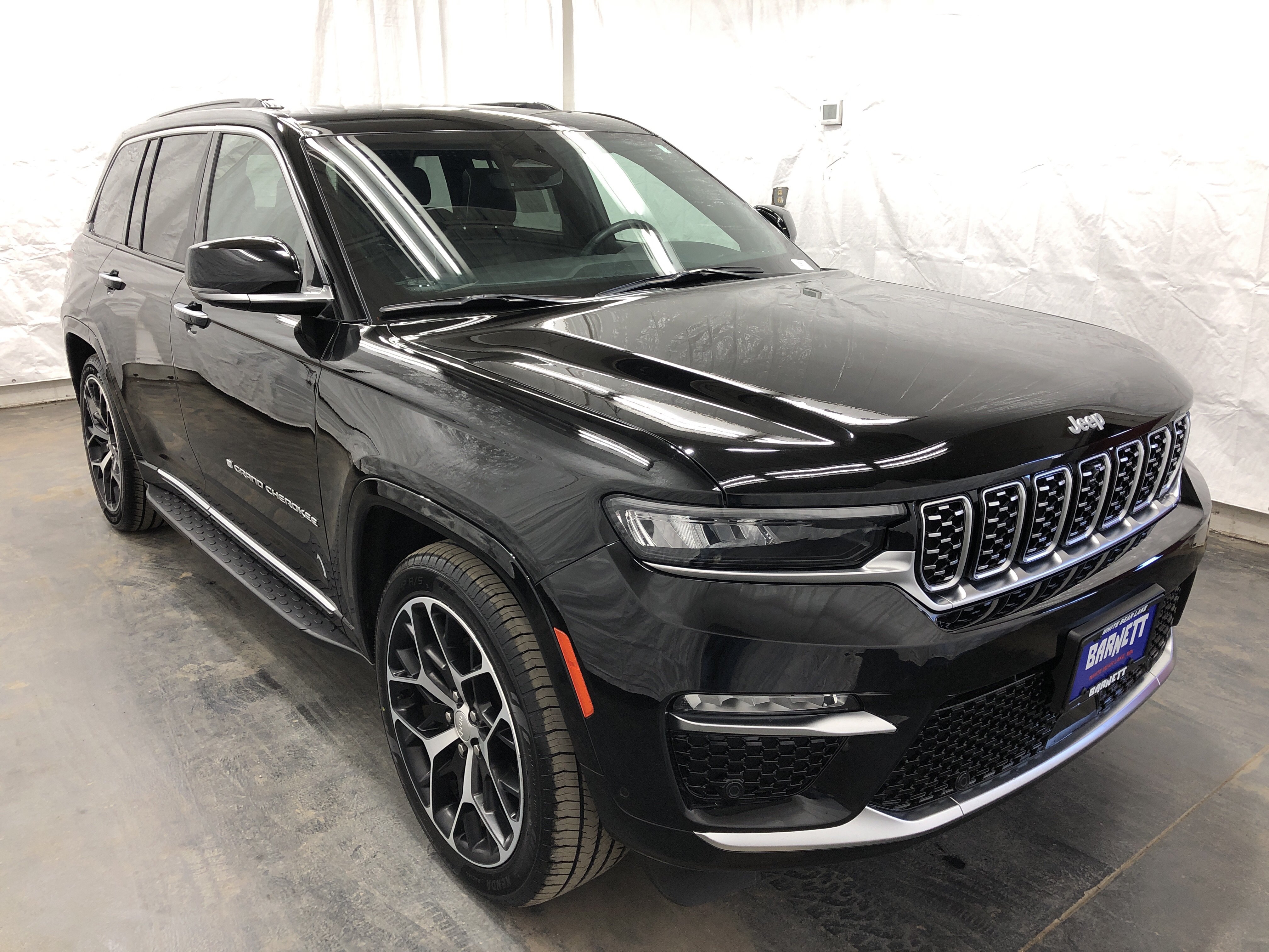 Certified 2024 Jeep Grand Cherokee Summit AWD/4WD image 4