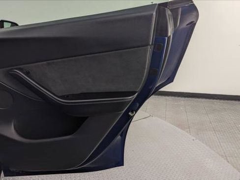 Used 2022 Tesla Model Y Long Range image 18
