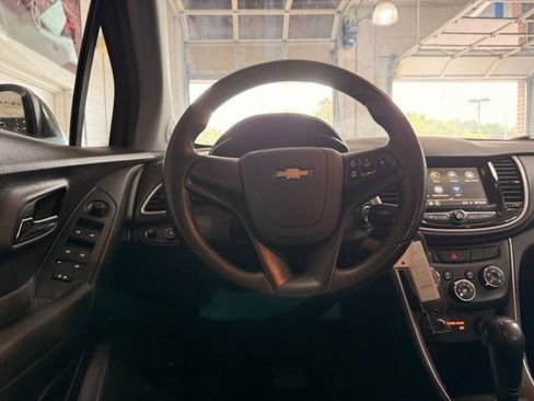 Used 2019 Chevrolet Trax LS FWD image 19