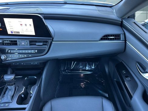 Certified 2025 Lexus ES 300h w/ Premium Package image 29