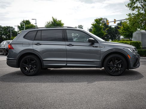 Used 2023 Volkswagen Tiguan SE R-Line AWD/4WD image 11