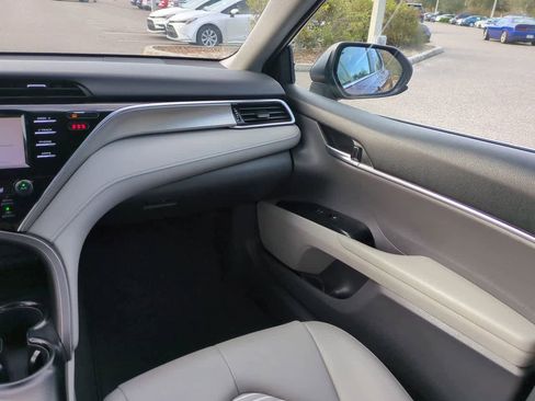 Certified 2018 Toyota Camry SE image 16