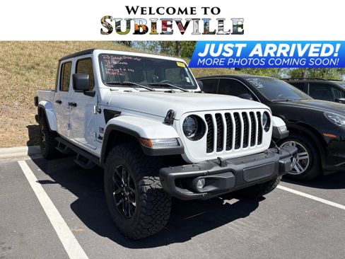 Used 2023 Jeep Gladiator Sport image 1