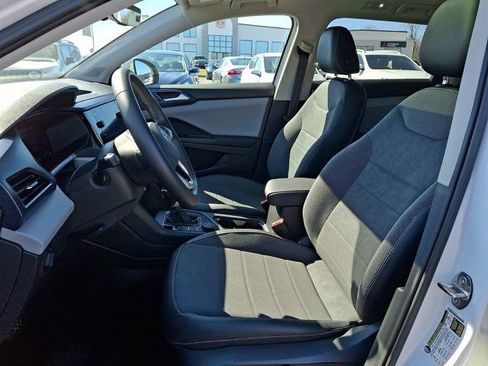 Certified 2022 Volkswagen Taos SE w/ Panoramic Sunroof Package image 17