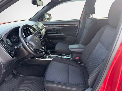 Used 2018 Mitsubishi Outlander LE AWD/4WD image 12