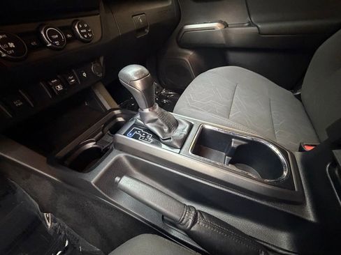 Used 2019 Toyota Tacoma TRD Sport AWD/4WD image 19