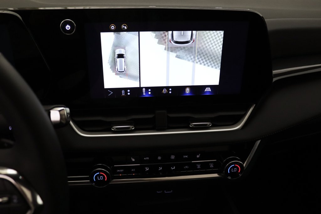 Used 2025 Chevrolet Equinox LT w/ Convenience Package II FWD image 30